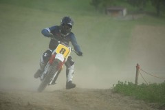 8RMZ_3983